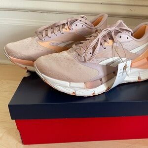 *NEW* Women’s 9 Reebok FloatZig Symmetros Shoes
